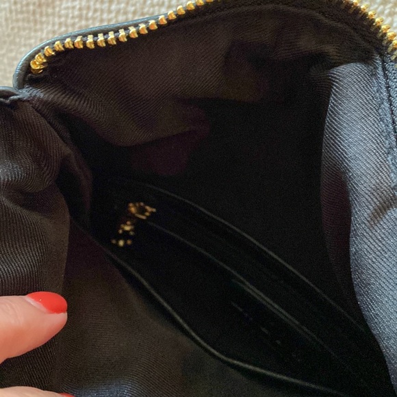 La Diva black handbag with 2 gold ring handles. Zip top. 3 pockets inside - Picture 3 of 5